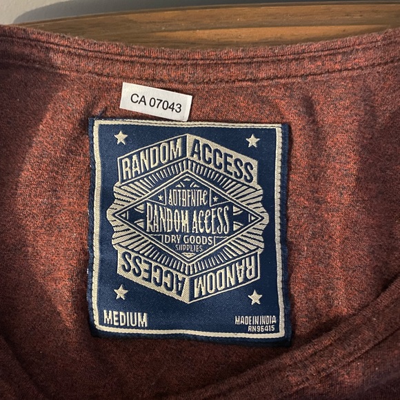 Mens Medium T - Picture 3 of 5